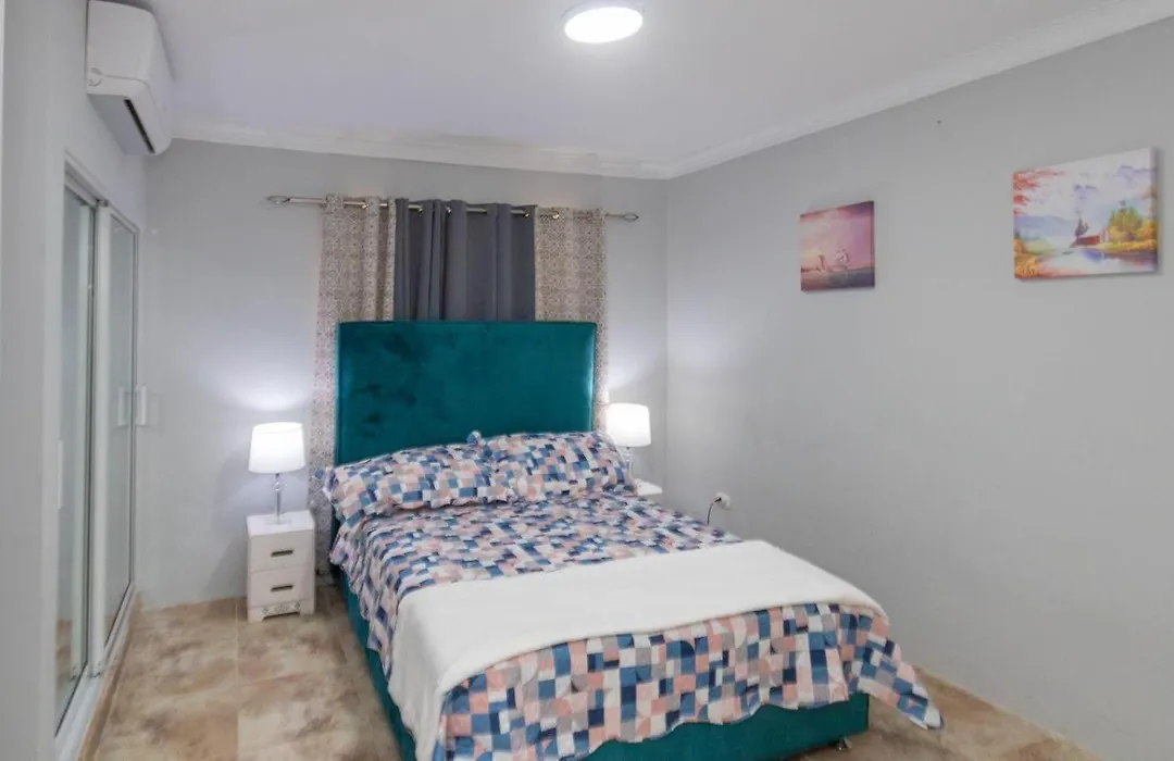 Nely Y Pietro Share Apartment-1