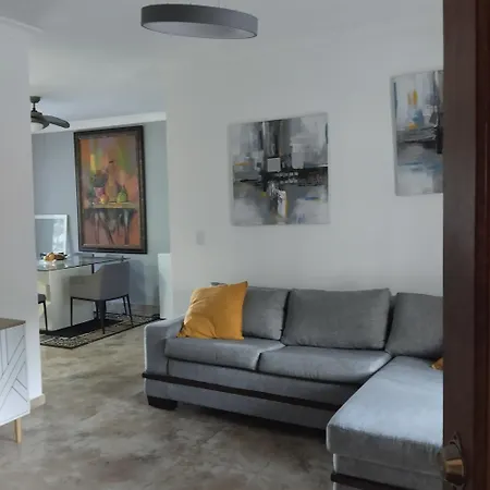 Nely Y Pietro Share Apartment-2